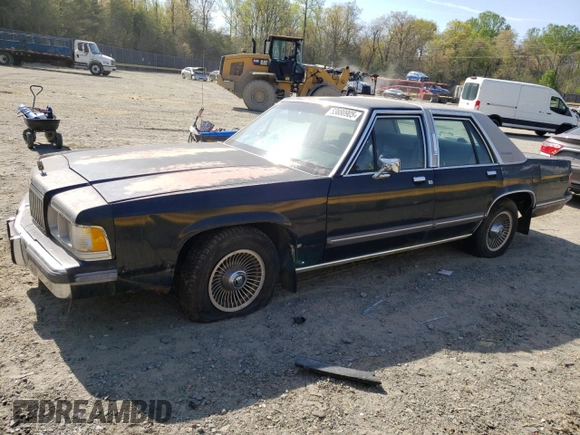 1988 Mercury Grand Marquis GS z VIN 2MEBM74F3JX707373, wystawiony jako Copart lot #53880905 z przebiegiem 5 540 mil mil oraz Czysty tytuł • Clean title. Historia ofert i sprzedaży dostępna na DreamBid. Obrazek 1.