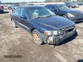 2004 Volvo S60 with VIN YV1RS59V642320523, listed as a IAAI auction lot 41682946 with 999,999 mi miles. Bid and sale history available at carsss.com. Image 1.