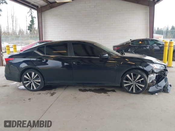 2019 Nissan Altima 2.5 SR with VIN 1N4BL4CV8KC245537, listed as a IAAI auction lot 41808203 with 101,419 mi miles. Bid and sale history available at carsss.com. Image 13.