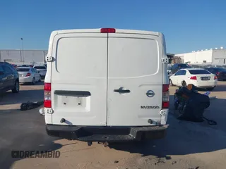2020 Nissan NV Cargo S z VIN 1N6BF0KY4LN810374, wystawiony jako IAAI lot #41749430 z przebiegiem 281 153 mil mil oraz . Historia ofert i sprzedaży dostępna na DreamBid. Obrazek 17.