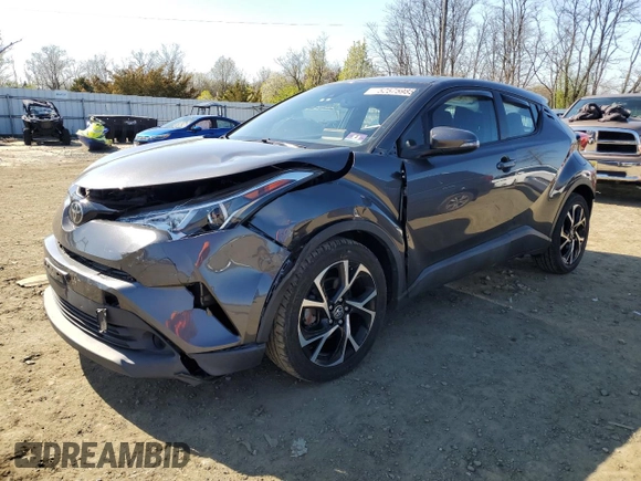 2019 Toyota C-HR XLE z VIN NMTKHMBX4KR084471, wystawiony jako Copart lot #52575985 z przebiegiem 54 578 mil mil oraz Szkoda całkowita • Salvage title. Historia ofert i sprzedaży dostępna na DreamBid. Obrazek 1.