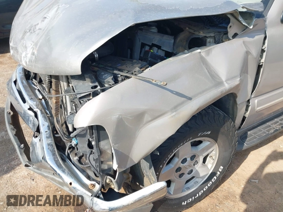 2004 Chevrolet Tahoe LT with VIN 1GNEC13Z34R294550, listed as a IAAI auction lot 42330212 with 298,283 mi miles and . Bid and sale history available at DreamBid. Image 6.