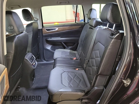 2024 Volkswagen Atlas SE with VIN 1V2HR2CA0RC555310, listed as a IAAI auction lot 42726962 with 18,978 mi miles and . Bid and sale history available at DreamBid. Image 19.