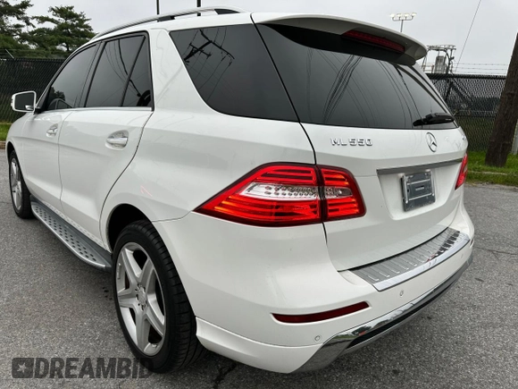 2014 Mercedes-Benz M 550 with VIN 4JGDA7DB0EA386032, listed as a Copart auction lot 61507465 with 131,078 mi miles and Clean title. Bid and sale history available at DreamBid. Image 3.