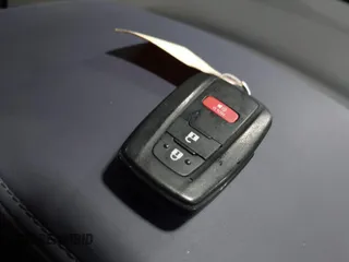 2020 Toyota C-HR LE z VIN JTNKHMBX2L1086683, wystawiony jako IAAI lot #41572864 z przebiegiem 75 711 mil mil oraz . Historia ofert i sprzedaży dostępna na DreamBid. Obrazek 11.
