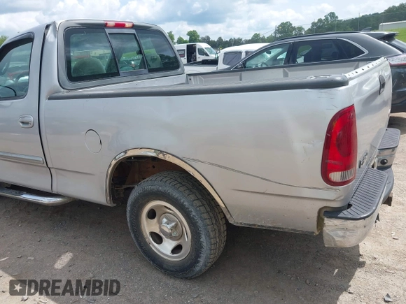 2002 Ford F-150 XL z VIN 1FTRF17W72NA69067, wystawiony jako IAAI lot #42127001 z przebiegiem 234 022 mil mil oraz . Historia ofert i sprzedaży dostępna na DreamBid. Obrazek 12.