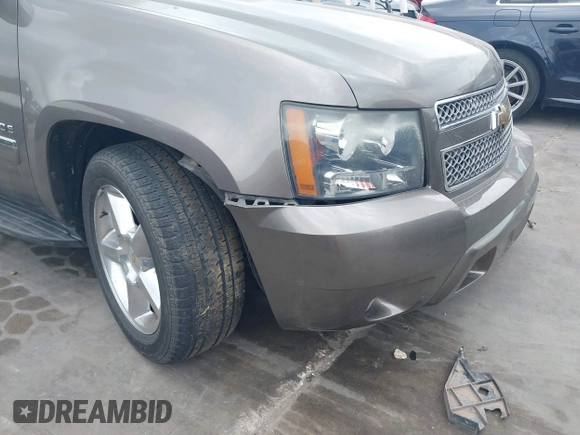 2011 Chevrolet Tahoe LTZ z VIN 1GNSCCE08BR394055, wystawiony jako IAAI lot #42171847 z przebiegiem 112 163 mil mil oraz . Historia ofert i sprzedaży dostępna na DreamBid. Obrazek 18.
