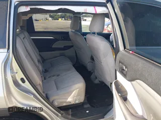 2018 Toyota Highlander LE with VIN 5TDZARFH7JS040614, listed as a IAAI auction lot 41922010 with 74,473 mi miles and . Bid and sale history available at DreamBid. Image 8.