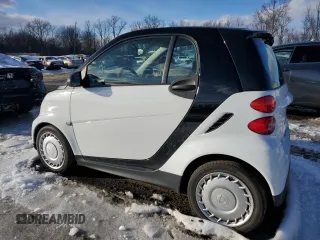 2015 Smart fortwo Passion z VIN WMEEJ3BA8FK797266, wystawiony jako Copart lot #44854795 z przebiegiem 18 581 mil mil oraz Czysty tytuł • Clean title. Historia ofert i sprzedaży dostępna na DreamBid. Obrazek 2.