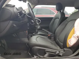 2015 MINI Hardtop с VIN WMWXM5C53F3A97113, выставлен на аукционе Copart как лот 53261385 с пробегом 43 053 миль миль и Списание • Salvage title. История ставок и продаж доступна на DreamBid. Изображение 7.