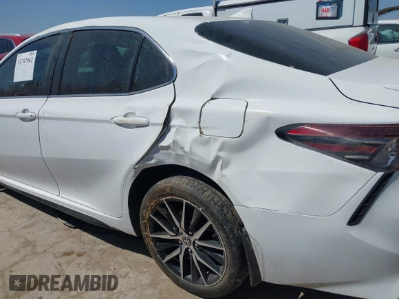 2023 Toyota Camry SE z VIN 4T1G11AK1PU774077, wystawiony jako IAAI lot #41747862 z przebiegiem 63 106 mil mil oraz . Historia ofert i sprzedaży dostępna na DreamBid. Obrazek 16.