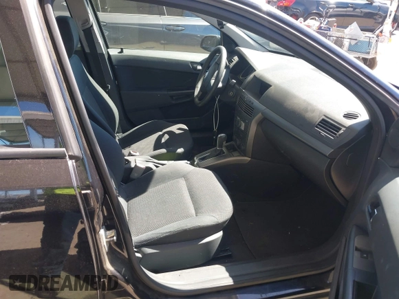 2008 Saturn Astra XE z VIN W08AR671885079680, wystawiony jako IAAI lot #41825980 z przebiegiem 30 036 mil mil oraz . Historia ofert i sprzedaży dostępna na DreamBid. Obrazek 5.