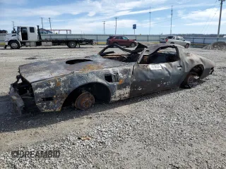 1977 Pontiac Firebird z VIN 2W87Z7N230013, wystawiony jako Copart lot #46256355 z przebiegiem Nie podano mil oraz Nie do naprawy • Non repairable. Historia ofert i sprzedaży dostępna na DreamBid. Obrazek 1.