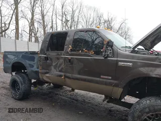 2006 Ford Super Duty F-250 XL with VIN 1FTSW21P16EC12948, listed as a IAAI auction lot 41742030 with 215,258 mi miles. Bid and sale history available at carsss.com. Image 6.