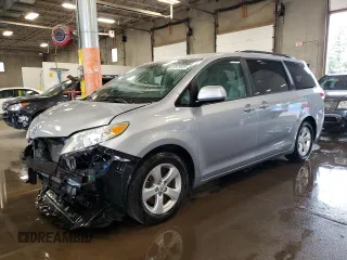 2012 Toyota Sienna LE AAS z VIN 5TDKK3DC6CS215022, wystawiony jako Copart lot #65573035 z przebiegiem 170 458 mil mil oraz Szkoda całkowita • Salvage title. Historia ofert i sprzedaży dostępna na DreamBid. Obrazek 1.