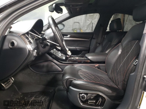 2017 Audi S8 z VIN WUAJ5AFD3HN900060, wystawiony jako Copart lot #42302065 z przebiegiem 79 782 mil mil oraz Szkoda całkowita • Salvage title. Historia ofert i sprzedaży dostępna na DreamBid. Obrazek 7.