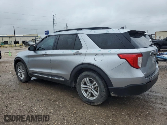 2022 Ford Explorer XLT z VIN 1FMSK7DH8NGA81304, wystawiony jako Copart lot #51003605 z przebiegiem 56 882 mil mil oraz Czysty tytuł • Clean title. Historia ofert i sprzedaży dostępna na DreamBid. Obrazek 2.