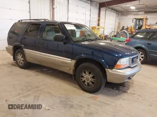 2000 GMC Jimmy Diamond Edition Luxury with VIN 1GKDT13W7Y2398987, listed as a IAAI auction lot 42035344 with 189,594 mi miles. Bid and sale history available at carsss.com. Image 1.