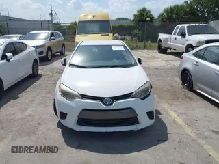 2015 Toyota Corolla L z VIN 5YFBURHE3FP271683, wystawiony jako IAAI lot #37424533 z przebiegiem 153 438 mil mil oraz . Historia ofert i sprzedaży dostępna na DreamBid. Obrazek 12.