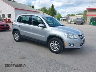2011 Volkswagen Tiguan SEL z VIN WVGBV7AX5BW548053, wystawiony jako IAAI lot #42401994 z przebiegiem 184 299 mil mil oraz . Historia ofert i sprzedaży dostępna na DreamBid. Obrazek 1.