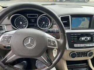 2015 Mercedes-Benz M 350 z VIN 4JGDA5HB6FA561514, wystawiony jako Copart lot #60939575 z przebiegiem 197 603 mil mil oraz Czysty tytuł • Clean title. Historia ofert i sprzedaży dostępna na DreamBid. Obrazek 7.