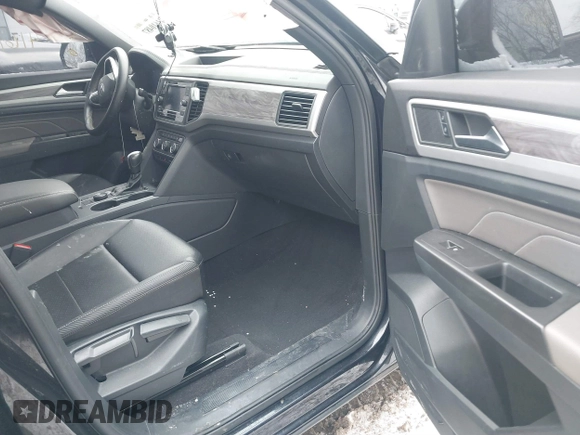 2022 Volkswagen Atlas SE with VIN 1V2LC2CA6NC211244, listed as a IAAI auction lot 41610487 with 49,494 mi miles and . Bid and sale history available at DreamBid. Image 5.