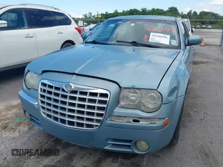 2008 Chrysler 300 Limited z VIN 2C3KA33G98H267617, wystawiony jako IAAI lot #42256596 z przebiegiem 391 552 mil mil oraz . Historia ofert i sprzedaży dostępna na DreamBid. Obrazek 6.