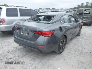 2024 Nissan Sentra SV z VIN 3N1AB8CV1RY261972, wystawiony jako IAAI lot #42135945 z przebiegiem 21 250 mil mil oraz . Historia ofert i sprzedaży dostępna na DreamBid. Obrazek 4.