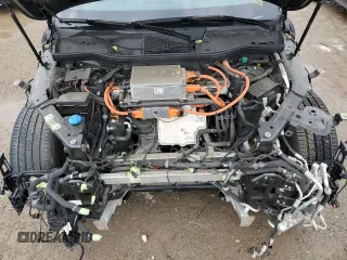 2022 Audi e-tron Premium Plus z VIN WA1LAAGE9NB010971, wystawiony jako Copart lot #51066514 z przebiegiem 26 885 mil mil oraz Szkoda całkowita • Salvage title. Historia ofert i sprzedaży dostępna na DreamBid. Obrazek 11.