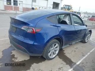2024 Tesla Model Y Long Range z VIN 7SAYGDEE9RA244657, wystawiony jako IAAI lot #41694621 z przebiegiem 12 991 mil mil oraz . Historia ofert i sprzedaży dostępna na DreamBid. Obrazek 4.