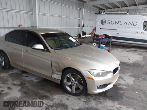 2013 BMW 3 Series 328i z VIN WBA3C1C51DK105056, wystawiony jako IAAI lot #42243999 z przebiegiem 92 659 mil mil oraz . Historia ofert i sprzedaży dostępna na DreamBid. Obrazek 1.