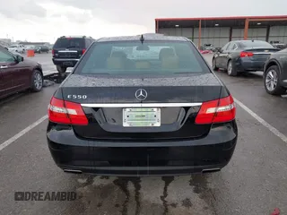 2010 Mercedes-Benz E 550 Luxury z VIN WDDHF7CB5AA069047, wystawiony jako IAAI lot #42111552 z przebiegiem 126 214 mil mil oraz . Historia ofert i sprzedaży dostępna na DreamBid. Obrazek 16.