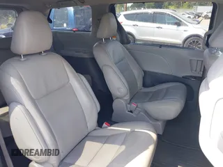 2017 Toyota Sienna XLE z VIN 5TDDZ3DC8HS174064, wystawiony jako IAAI lot #42176251 z przebiegiem 193 220 mil mil oraz . Historia ofert i sprzedaży dostępna na DreamBid. Obrazek 8.