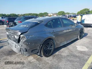 2025 Toyota Camry LE z VIN 4T1DAACK0SU500801, wystawiony jako IAAI lot #42123753 z przebiegiem 11 742 mil mil oraz . Historia ofert i sprzedaży dostępna na DreamBid. Obrazek 4.