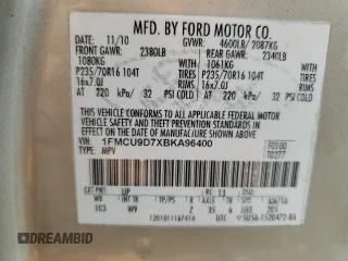 2011 Ford Escape XLT z VIN 1FMCU9D7XBKA96400, wystawiony jako Copart lot #53159585 z przebiegiem 119 962 mil mil oraz Czysty tytuł • Clean title. Historia ofert i sprzedaży dostępna na DreamBid. Obrazek 12.