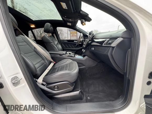 2018 Mercedes-Benz GLE 63 S AMG z VIN 4JGED7FB0JA100375, wystawiony jako Copart lot #88870795 z przebiegiem 87 859 mil mil oraz Czysty tytuł • Clean title. Historia ofert i sprzedaży dostępna na DreamBid. Obrazek 5.