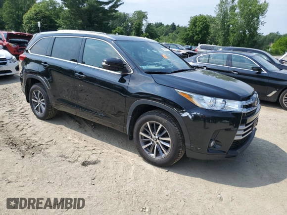 2017 Toyota Highlander XLE with VIN 5TDJZRFH9HS461668, listed as a Copart auction lot 60532375 with 82,923 mi miles and Salvage title. Bid and sale history available at DreamBid. Image 4.