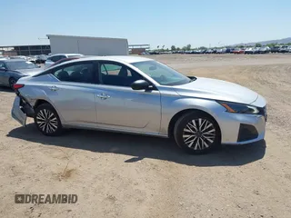 2024 Nissan Altima SV z VIN 1N4BL4DV4RN304323, wystawiony jako IAAI lot #42478247 z przebiegiem 47 968 mil mil oraz . Historia ofert i sprzedaży dostępna na DreamBid. Obrazek 13.