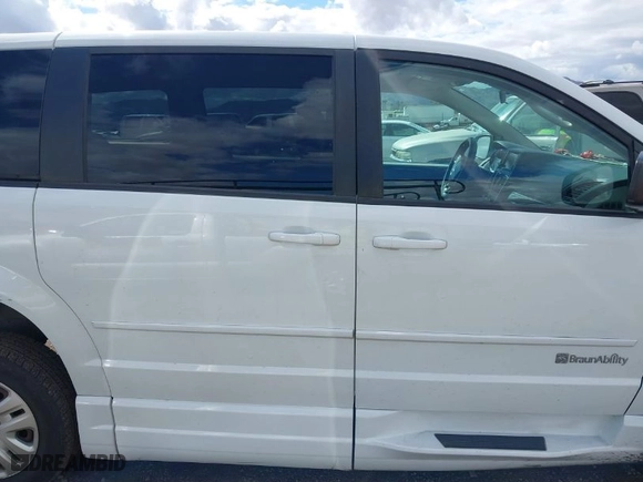 2017 Dodge Grand Caravan SE with VIN 2C4RDGBG0HR848525, listed as a IAAI auction lot 41789715 with 63,808 mi miles. Bid and sale history available at carsss.com. Image 13.