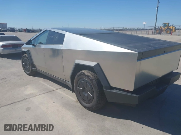 2024 Tesla Cybertruck с VIN 7G2CEHED8RA029960, выставлен на аукционе IAAI как лот 41829549 с пробегом 5 161 миль миль и . История ставок и продаж доступна на DreamBid. Изображение 3.