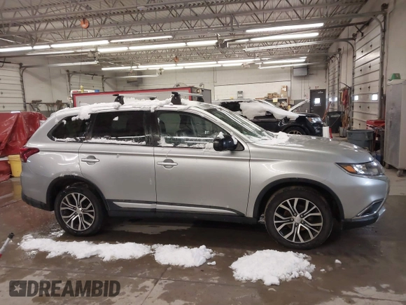 2018 Mitsubishi Outlander ES z VIN JA4AD2A30JZ011486, wystawiony jako IAAI lot #41247304 z przebiegiem 118 248 mil mil oraz . Historia ofert i sprzedaży dostępna na DreamBid. Obrazek 13.