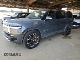 2023 Rivian R1S Launch Edition z VIN 7PDSGABL5PN003774, wystawiony jako Copart lot #54900745 z przebiegiem 35 116 mil mil oraz Szkoda całkowita • Salvage title. Historia ofert i sprzedaży dostępna na DreamBid. Obrazek 1.