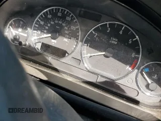 2000 BMW Z3 2.5 z VIN 4USCH9342YLF85373, wystawiony jako Copart lot #56733025 z przebiegiem Nie podano mil oraz Szkoda całkowita • Salvage title. Historia ofert i sprzedaży dostępna na DreamBid. Obrazek 9.