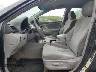 2009 Toyota Camry LE z VIN 4T1BK46K69U091909, wystawiony jako Copart lot #56214505 z przebiegiem 157 133 mil mil oraz Czysty tytuł • Clean title. Historia ofert i sprzedaży dostępna na DreamBid. Obrazek 7.