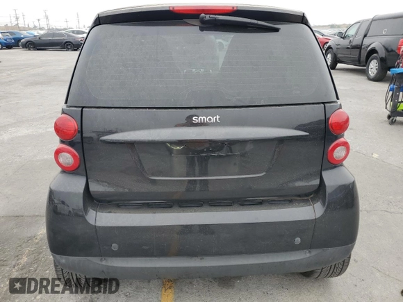 2008 Smart fortwo Pure z VIN WMEEJ31X38K139671, wystawiony jako Copart lot #60278585 z przebiegiem 110 392 mil mil oraz Czysty tytuł • Clean title. Historia ofert i sprzedaży dostępna na DreamBid. Obrazek 6.