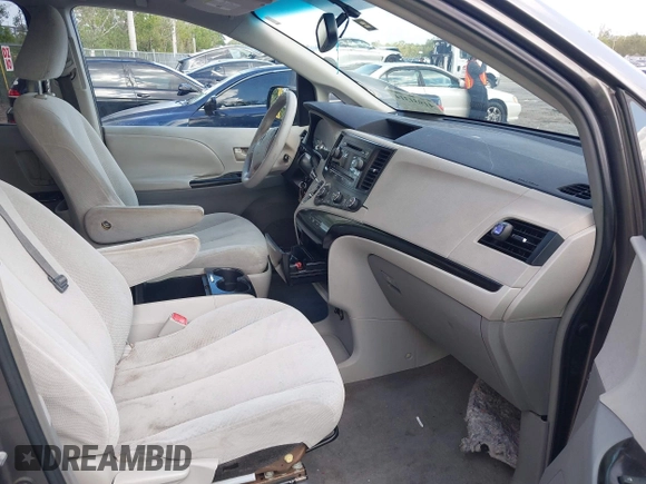 2011 Toyota Sienna LE AAS with VIN 5TDKK3DC0BS050227, listed as a IAAI auction lot 41931314 with 190,793 mi miles. Bid and sale history available at carsss.com. Image 5.