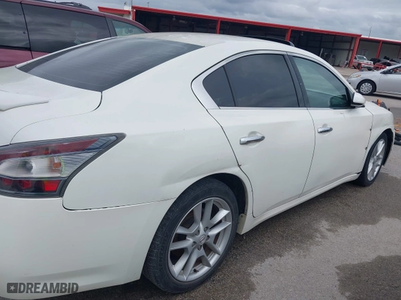2012 Nissan Maxima 3.5 S with VIN 1N4AA5AP8CC805828, listed as a IAAI auction lot 41917069 with 172,865 mi miles. Bid and sale history available at carsss.com. Image 6.