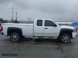 2007 Chevrolet Silverado 1500 LT w/1LT with VIN 1GCEC19J97E515977, listed as a IAAI auction lot 41774684 with 145,185 mi miles. Bid and sale history available at carsss.com. Image 12.