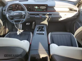 2024 Kia EV9 GT-Line z VIN KNDAEFS50R6038050, wystawiony jako Copart lot #73561904 z przebiegiem 188 mil mil oraz Szkody całkowita. Historia ofert i sprzedaży dostępna na DreamBid. Obrazek 8.