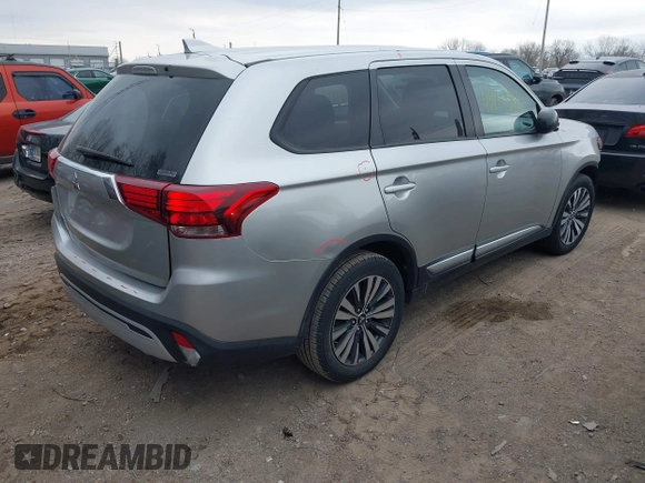 2020 Mitsubishi Outlander ES z VIN JA4AZ3A32LZ026792, wystawiony jako IAAI lot #41907596 z przebiegiem 145 638 mil mil oraz . Historia ofert i sprzedaży dostępna na DreamBid. Obrazek 4.